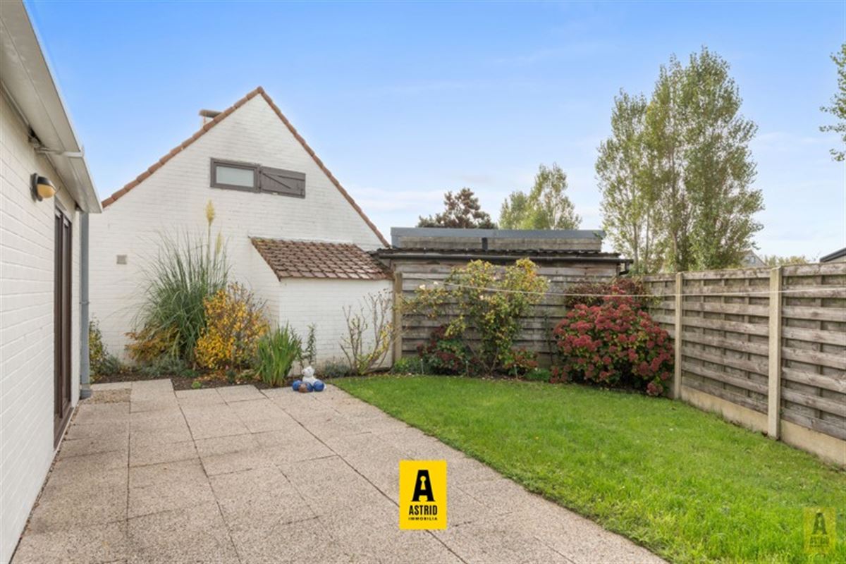 Instapklaar vakantiehuisje (3 slpks) met parkeerplaats vlakbij zee!