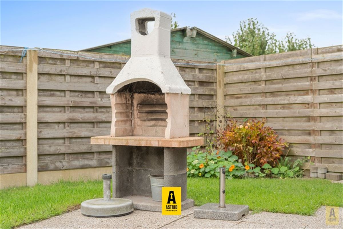 Instapklaar vakantiehuisje (3 slpks) met parkeerplaats vlakbij zee!