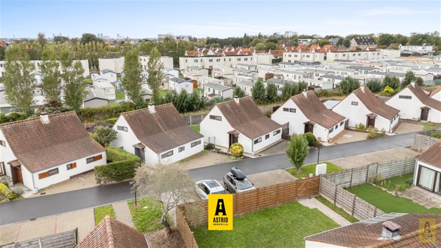 Instapklaar vakantiehuisje (3 slpks) met parkeerplaats vlakbij zee!