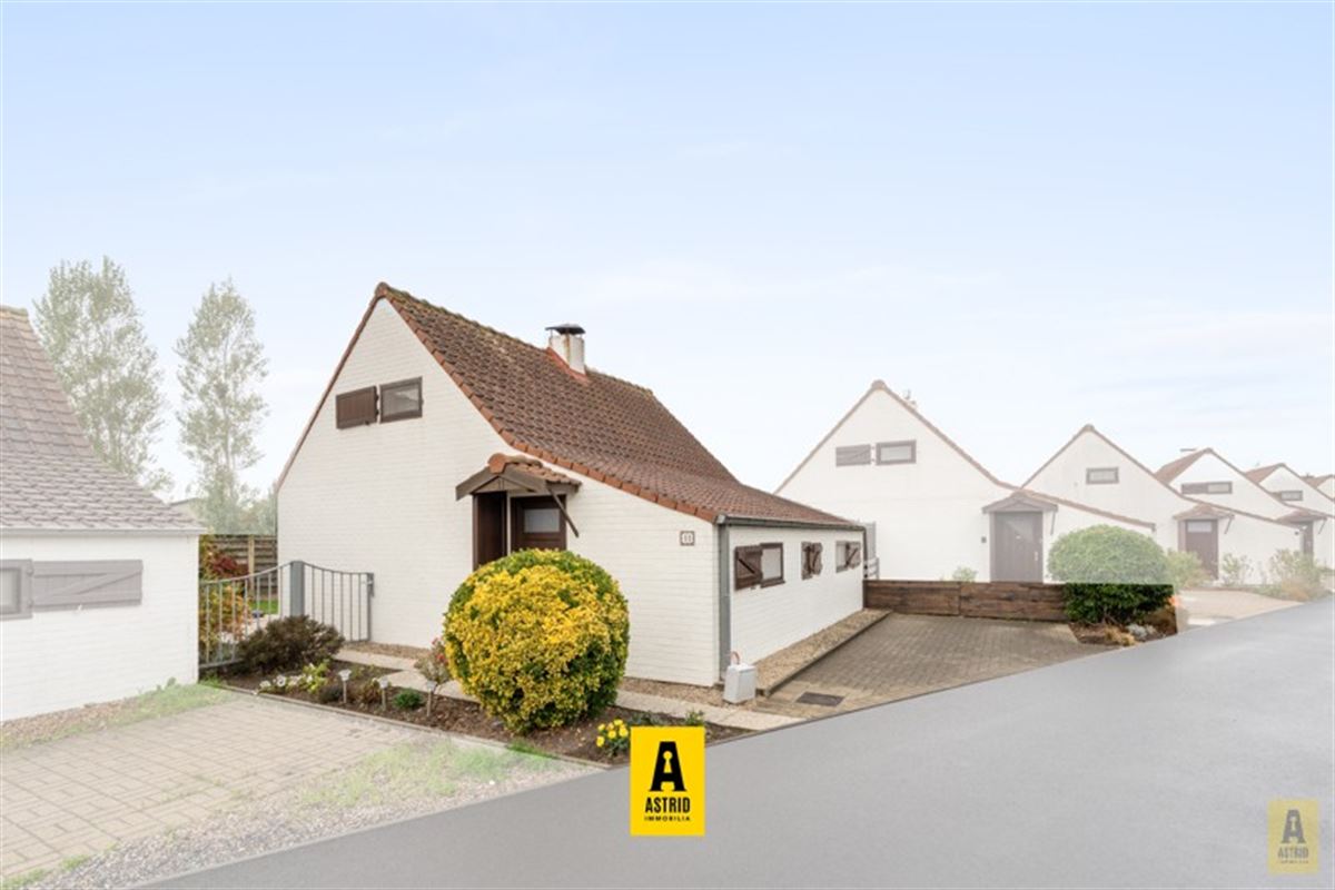 Instapklaar vakantiehuisje (3 slpks) met parkeerplaats vlakbij zee!