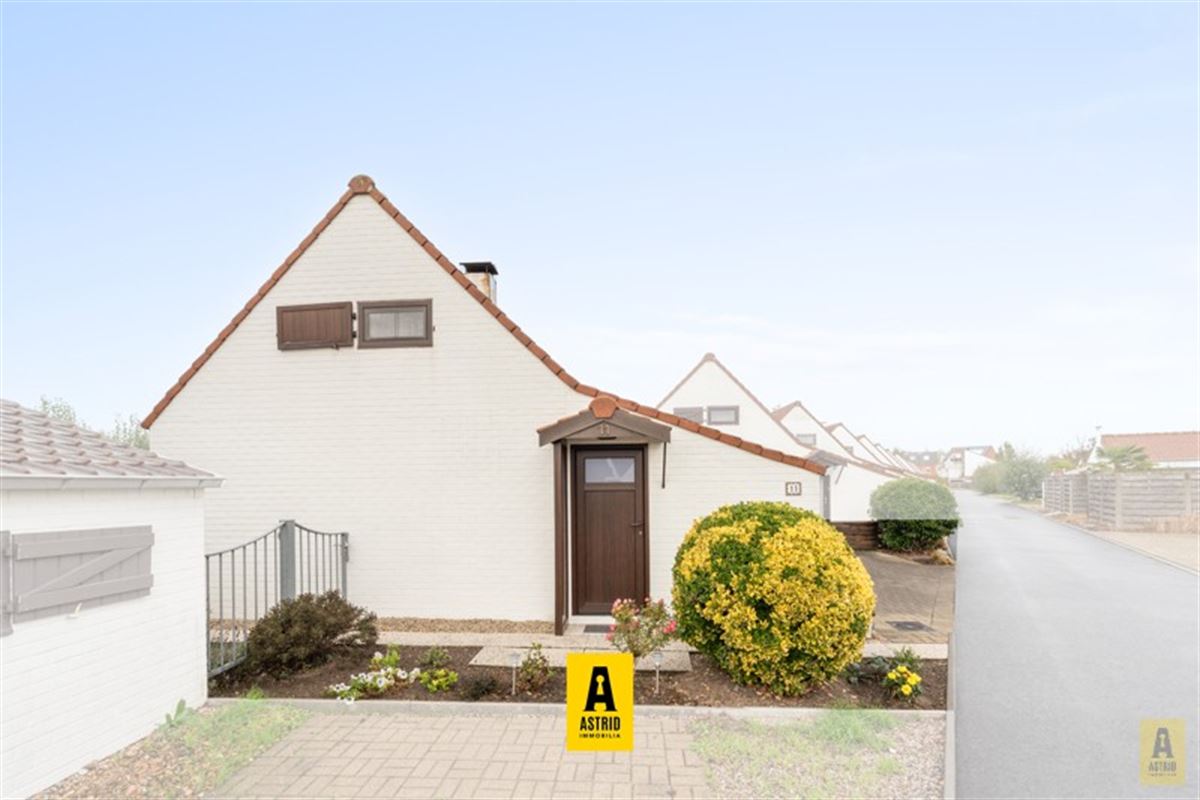 Instapklaar vakantiehuisje (3 slpks) met parkeerplaats vlakbij zee!