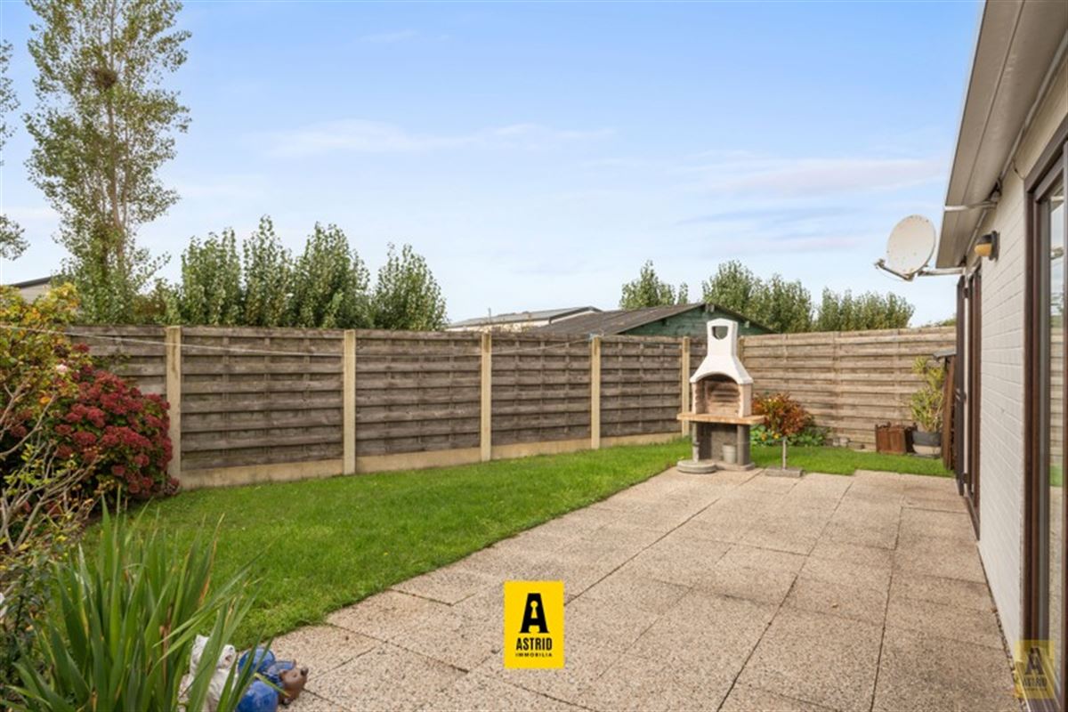 Instapklaar vakantiehuisje (3 slpks) met parkeerplaats vlakbij zee!