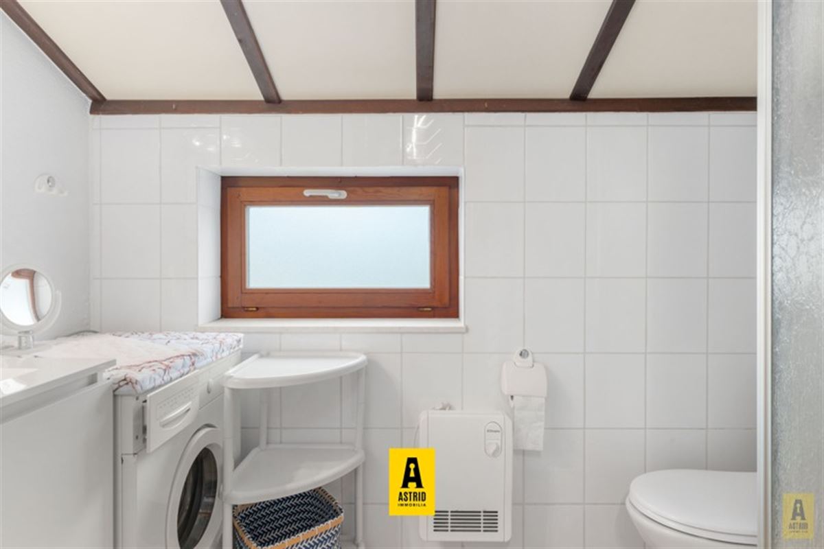 Instapklaar vakantiehuisje (3 slpks) met parkeerplaats vlakbij zee!