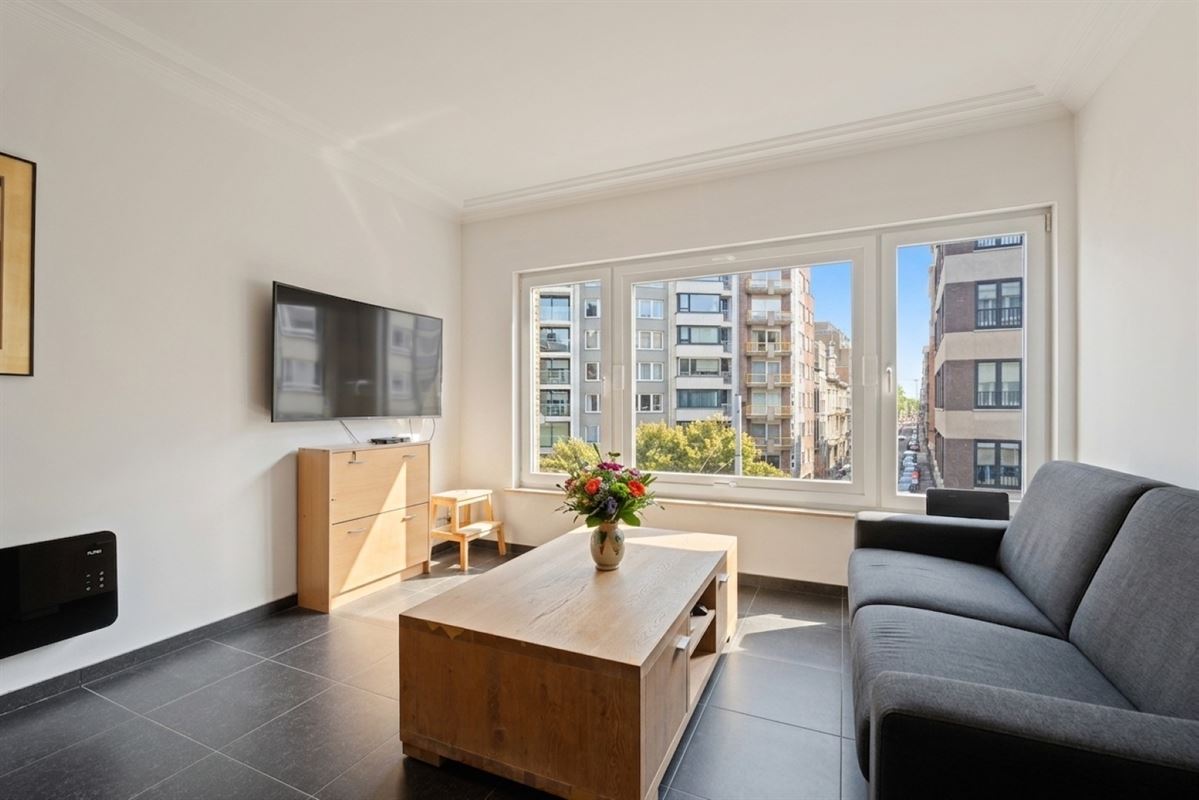 Instapklaar zonnig appartement in centrum en vlak aan de dijk!