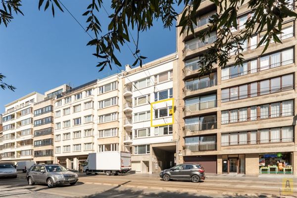 Instapklaar zonnig appartement in centrum en vlak aan de dijk!