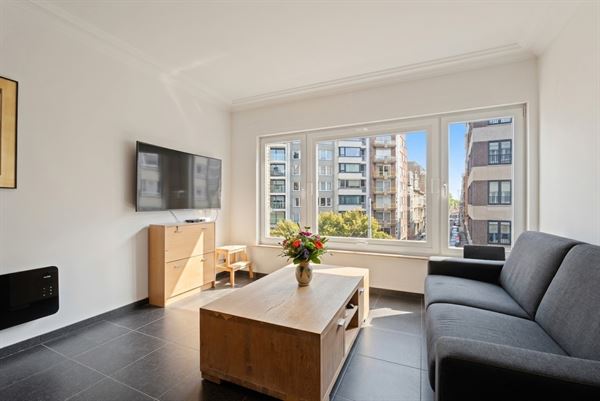 Instapklaar zonnig appartement in centrum en vlak aan de dijk!