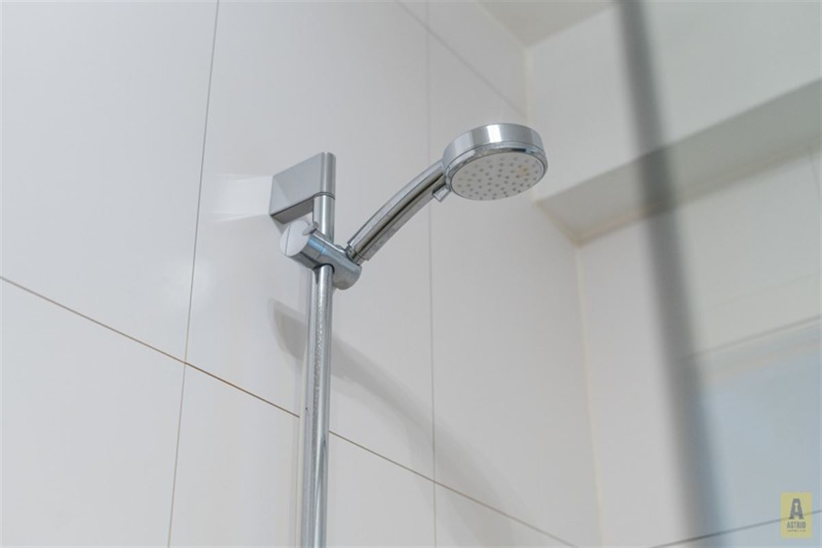 Instapklaar zonnig appartement in centrum en vlak aan de dijk!