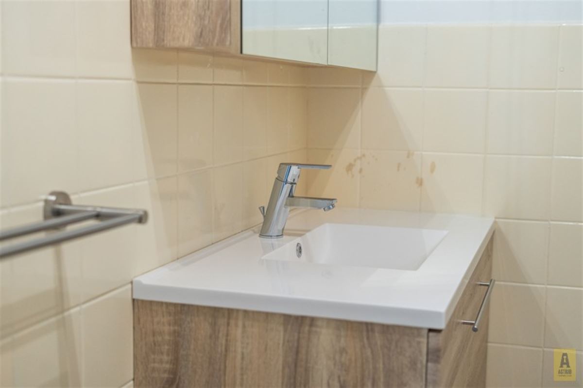 Instapklaar zonnig appartement in centrum en vlak aan de dijk!