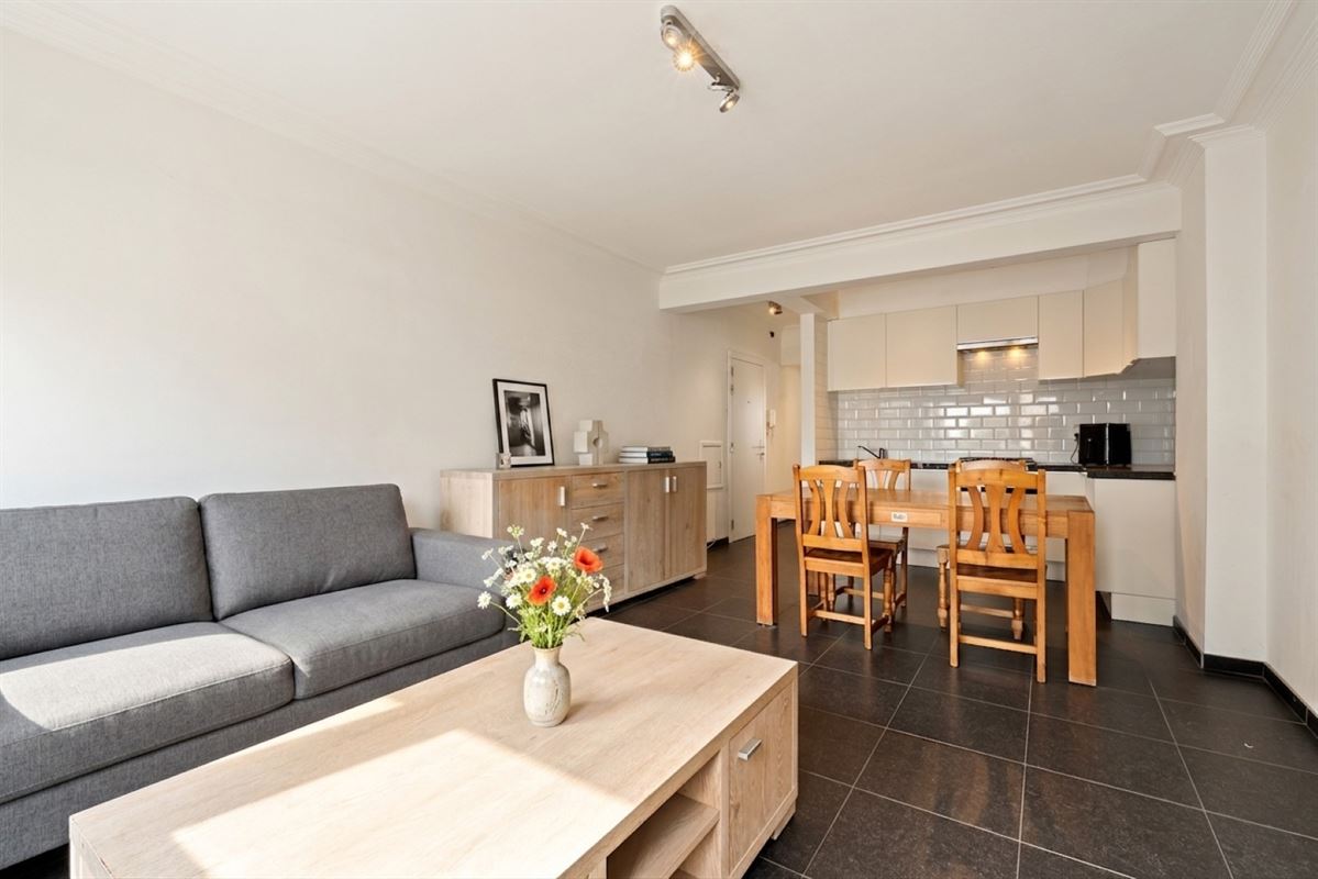Instapklaar zonnig appartement in centrum en vlak aan de dijk!