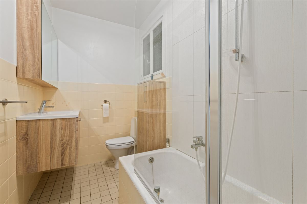 Instapklaar zonnig appartement in centrum en vlak aan de dijk!