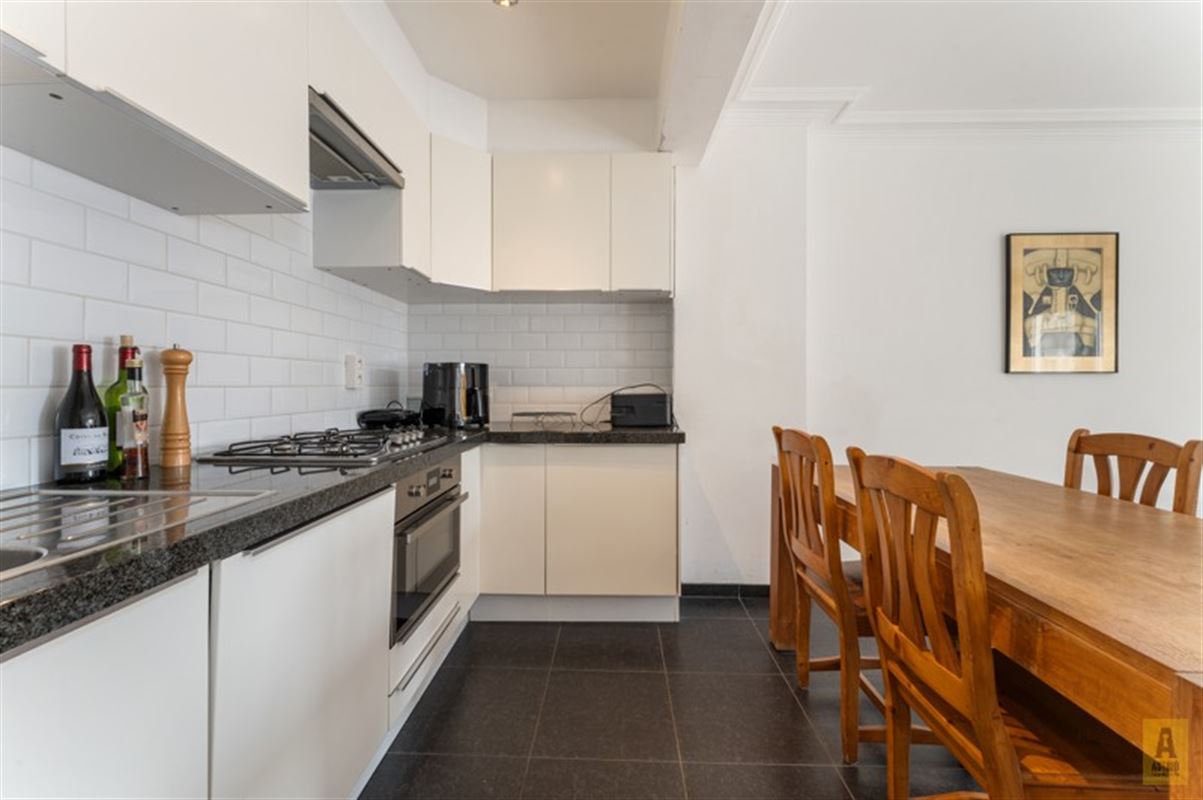 Instapklaar zonnig appartement in centrum en vlak aan de dijk!