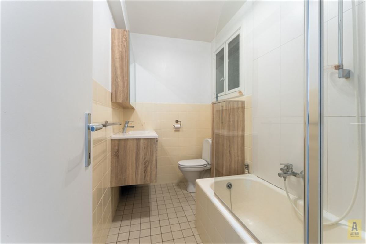 Instapklaar zonnig appartement in centrum en vlak aan de dijk!