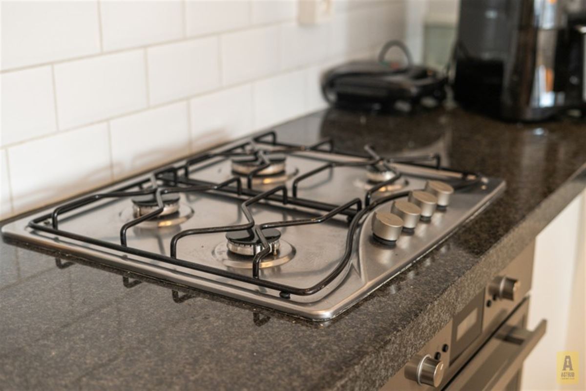 Instapklaar zonnig appartement in centrum en vlak aan de dijk!