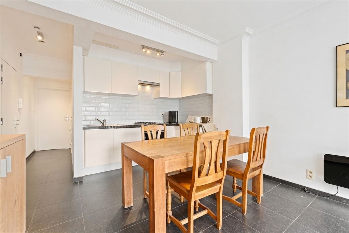 Instapklaar zonnig appartement in centrum en vlak aan de dijk!