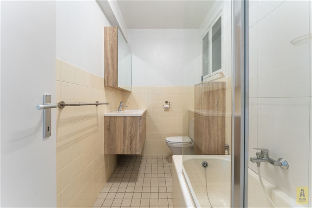 Instapklaar zonnig appartement in centrum en vlak aan de dijk!