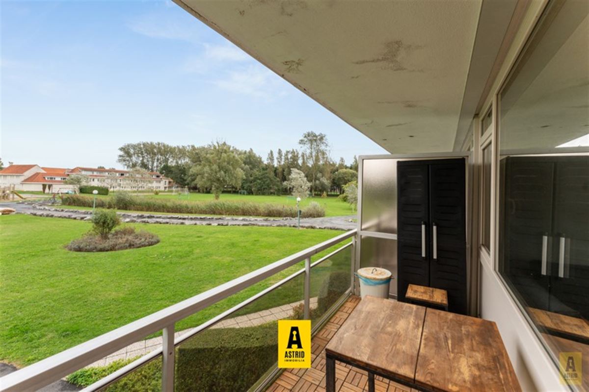 Instapklaar (gerenoveerd) lichtrijk appartement met terras in groen domein!