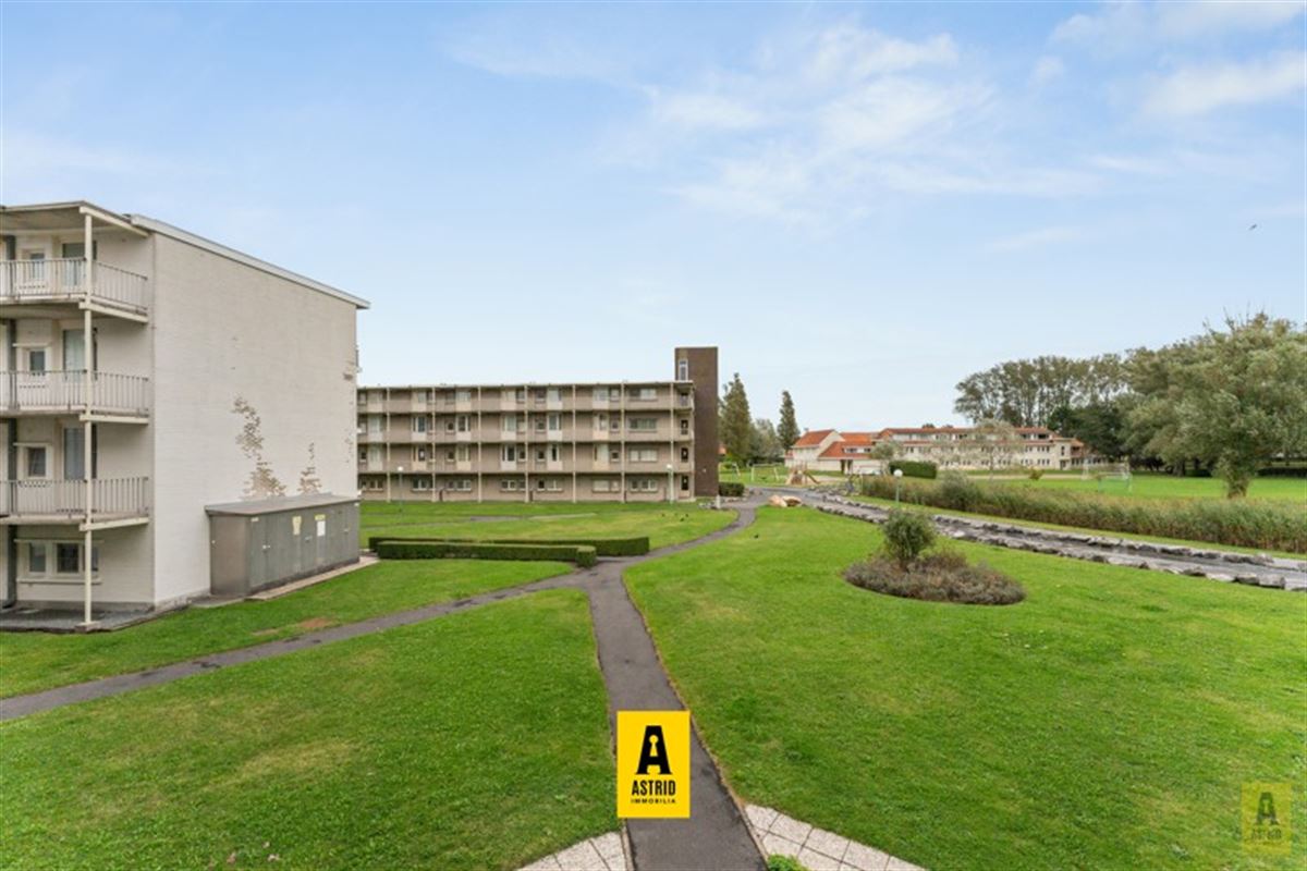 Instapklaar (gerenoveerd) lichtrijk appartement met terras in groen domein!