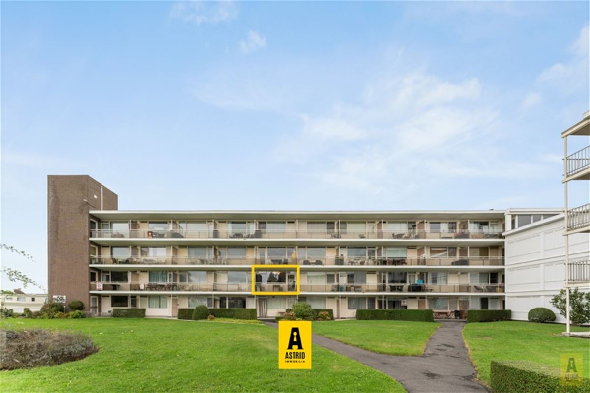 Instapklaar (gerenoveerd) lichtrijk appartement met terras in groen domein!