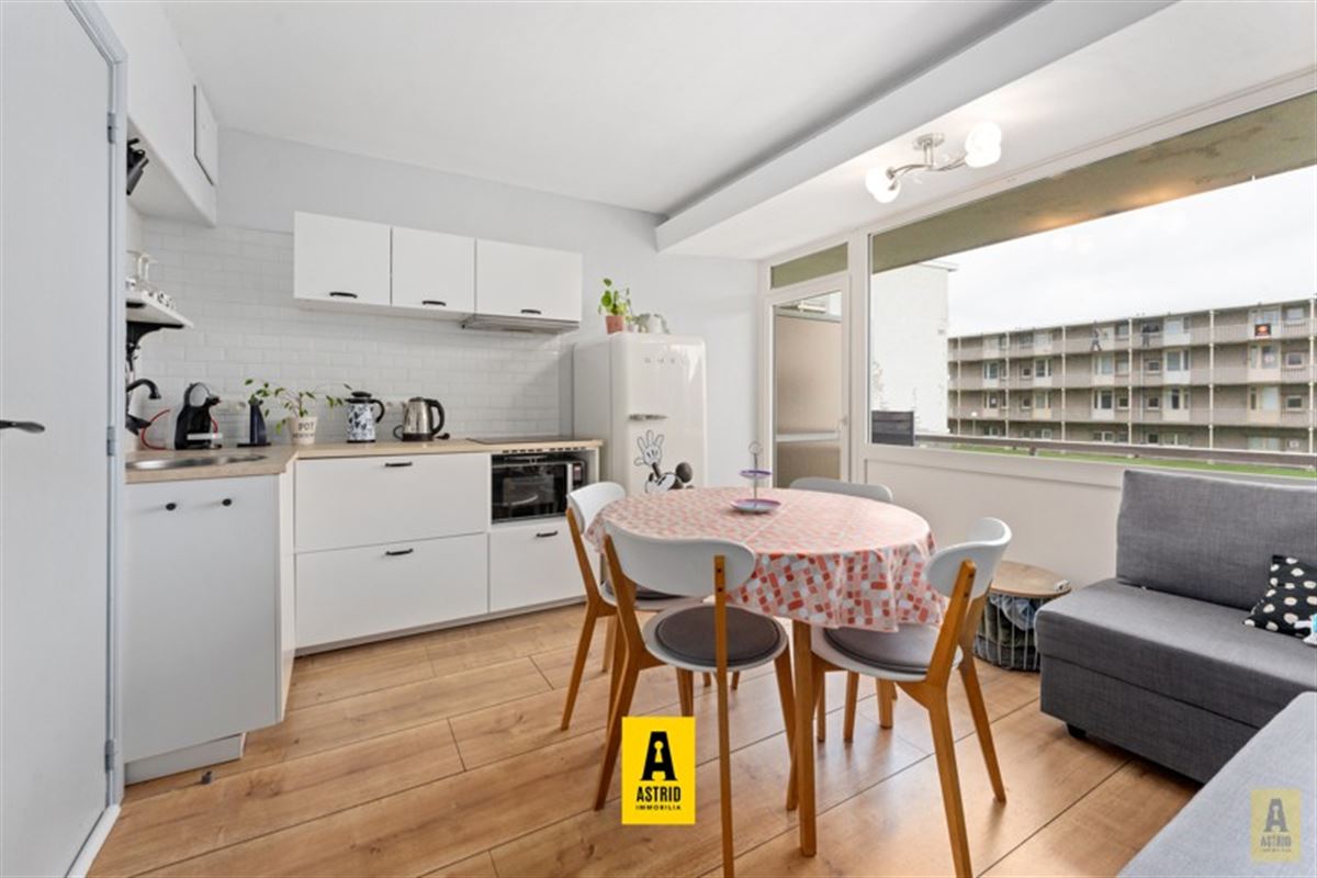 Instapklaar (gerenoveerd) lichtrijk appartement met terras in groen domein!