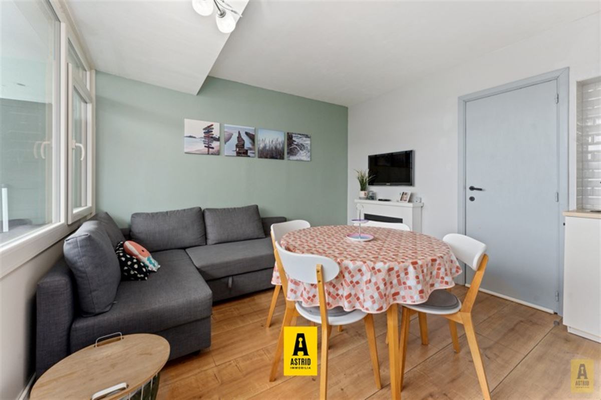 Instapklaar (gerenoveerd) lichtrijk appartement met terras in groen domein!