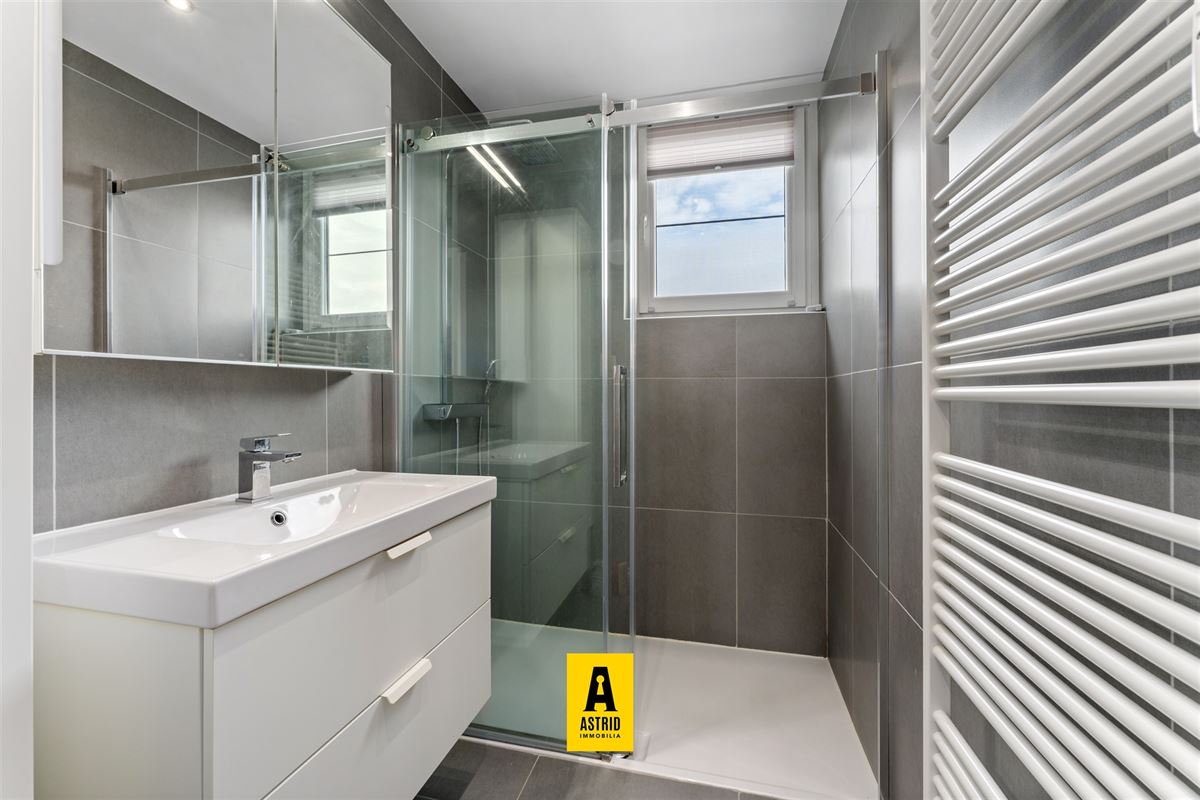 Volledig gerenoveerd appartement met zeezicht in Bredene