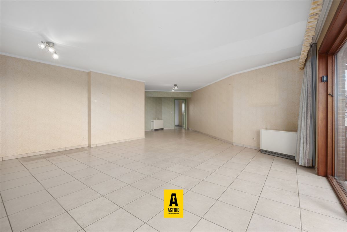 Ruim & zonnig 3-slpk-appartement met terras te Bredene!