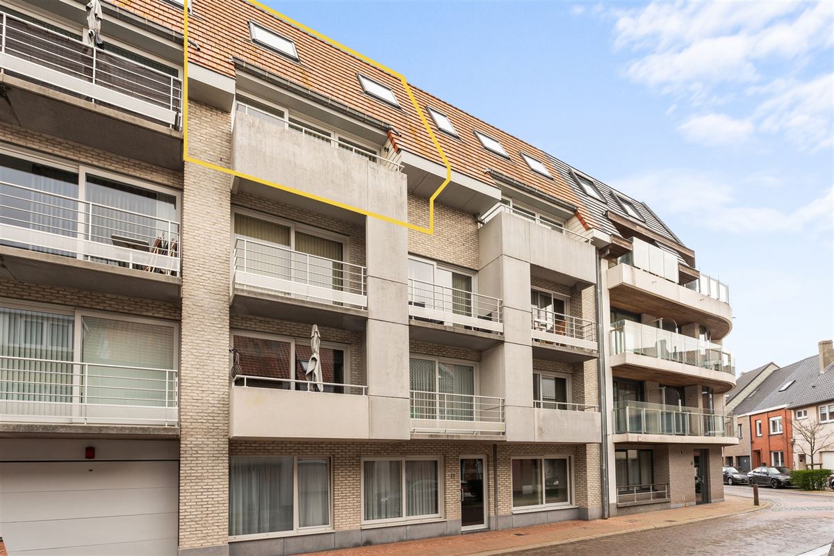 Instapklaar duplex appartement met terras aan zee!