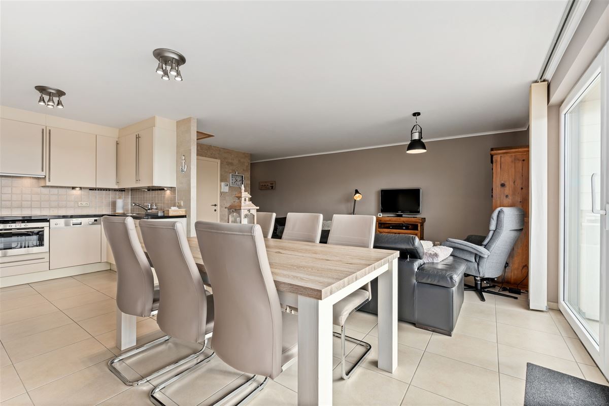 Instapklaar duplex appartement met terras aan zee!