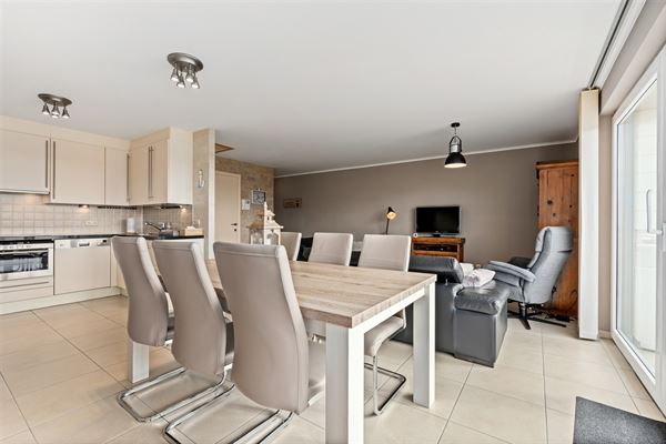 Instapklaar duplex appartement met terras aan zee!