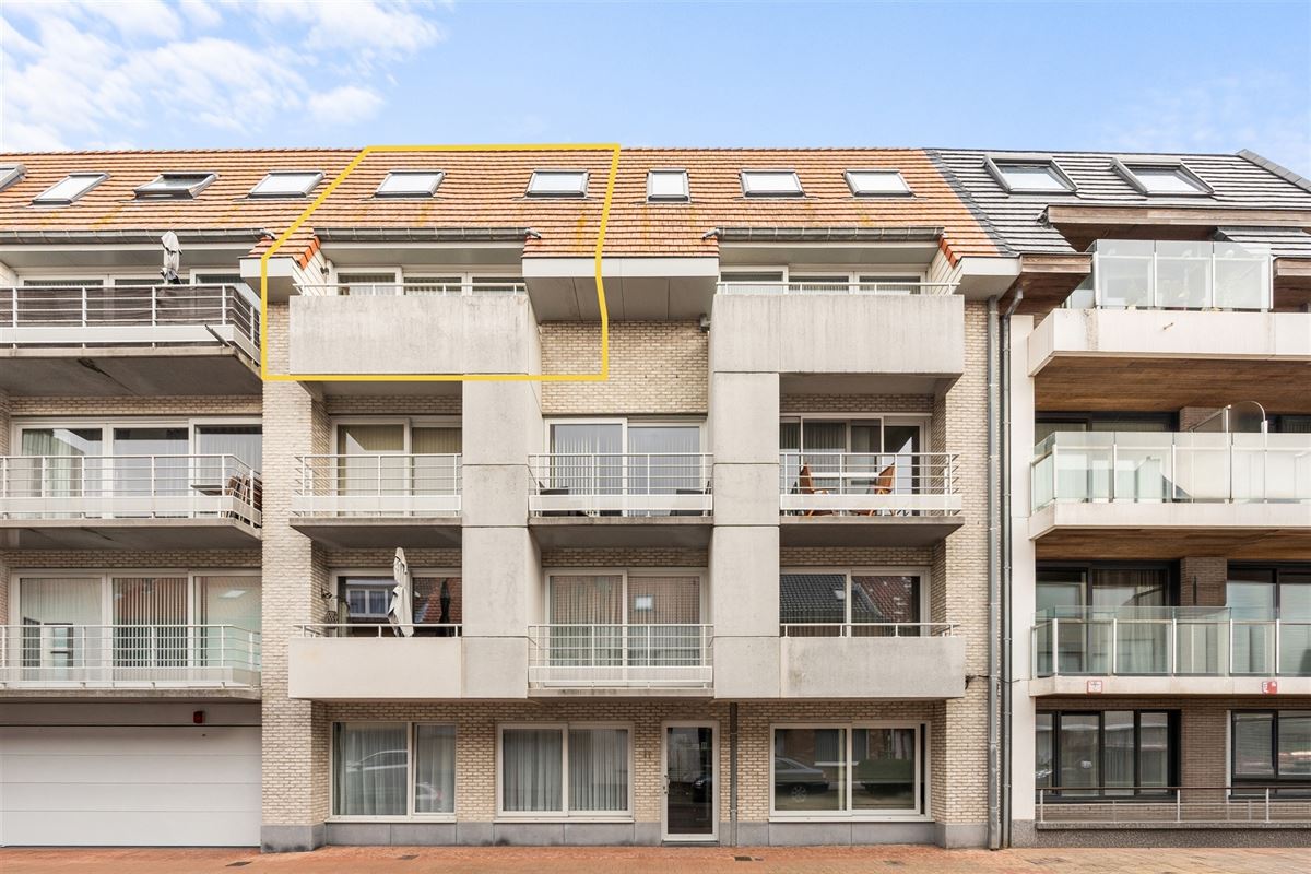Instapklaar duplex appartement met terras aan zee!