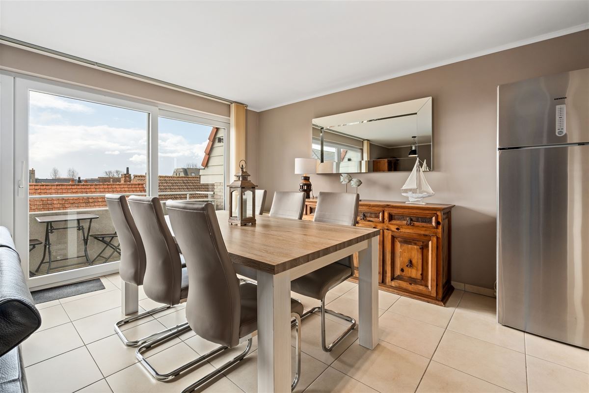 Instapklaar duplex appartement met terras aan zee!