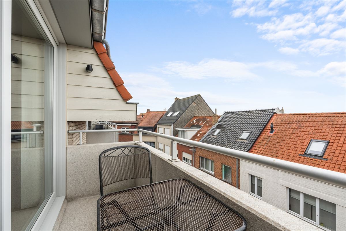 Instapklaar duplex appartement met terras aan zee!