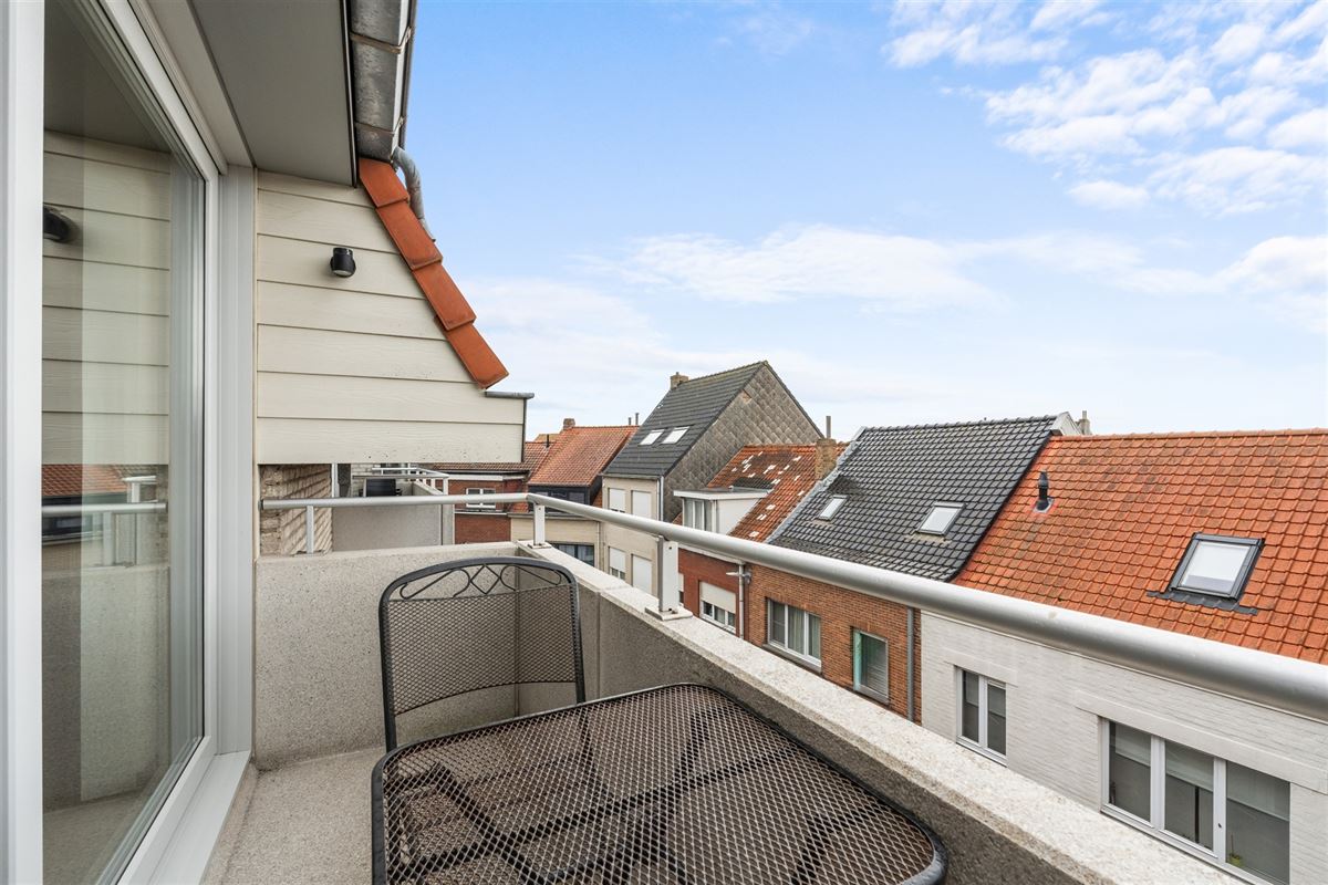 Instapklaar duplex appartement met terras aan zee!