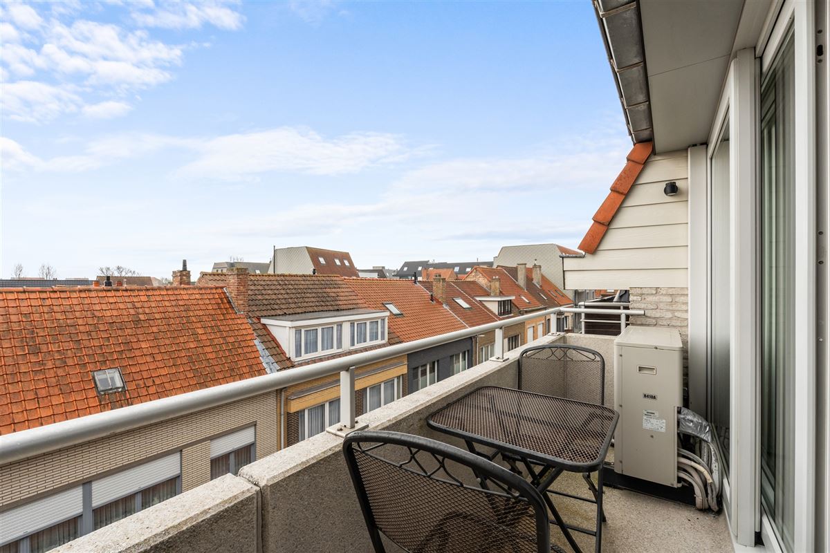 Instapklaar duplex appartement met terras aan zee!