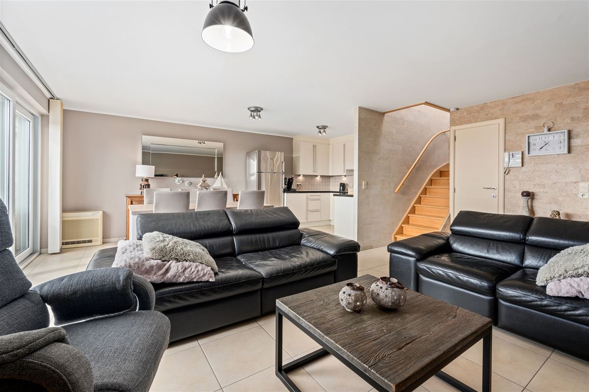 Instapklaar duplex appartement met terras aan zee!