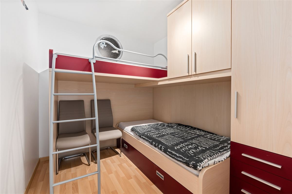 Instapklaar duplex appartement met terras aan zee!