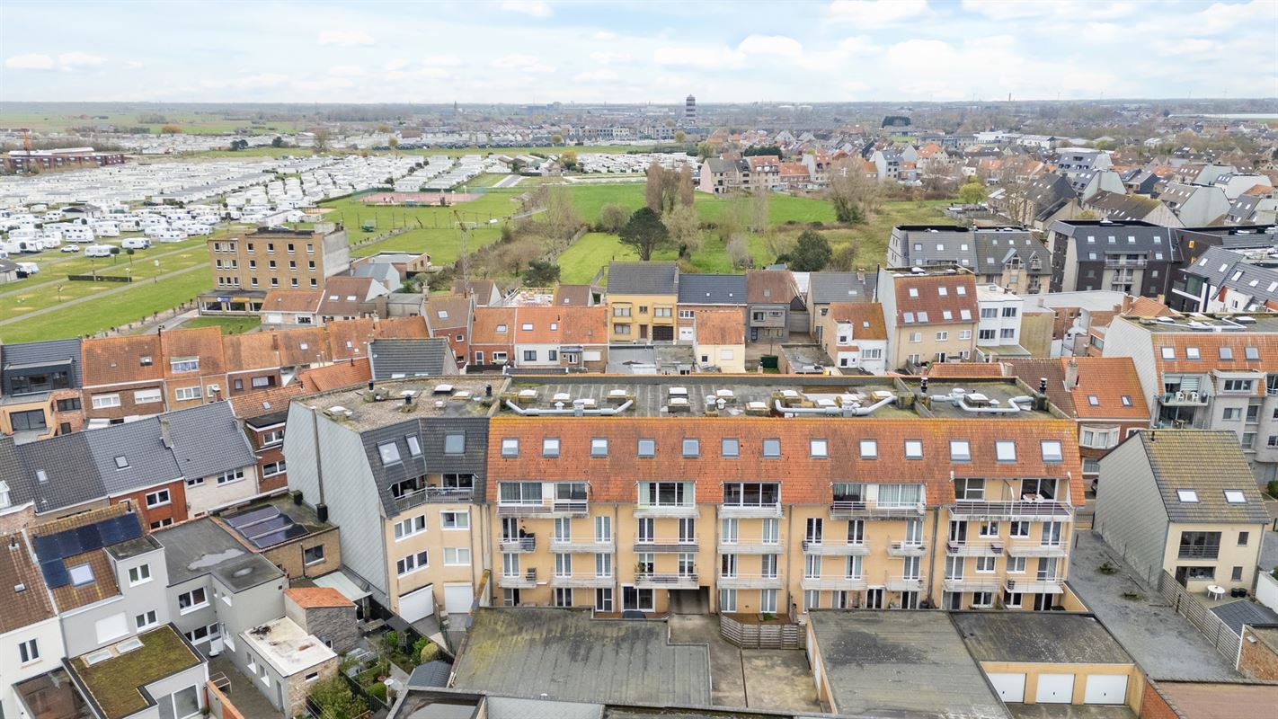Instapklaar duplex appartement met terras aan zee!