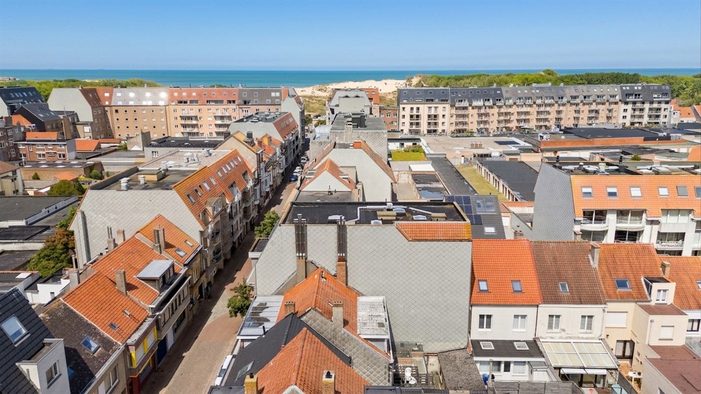 Instapklaar duplexappartement met zonneterras op toplocatie in Bredene