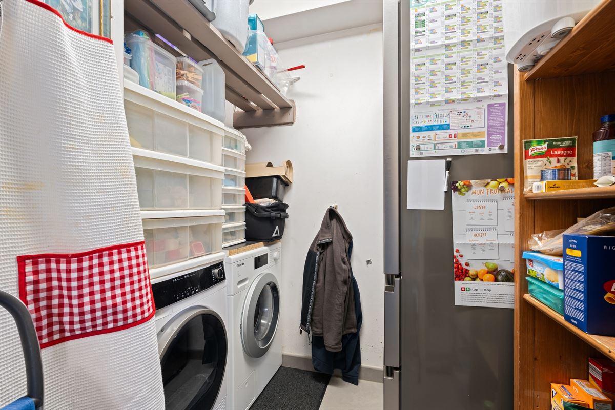Instapklaar duplexappartement met zonneterras op toplocatie in Bredene