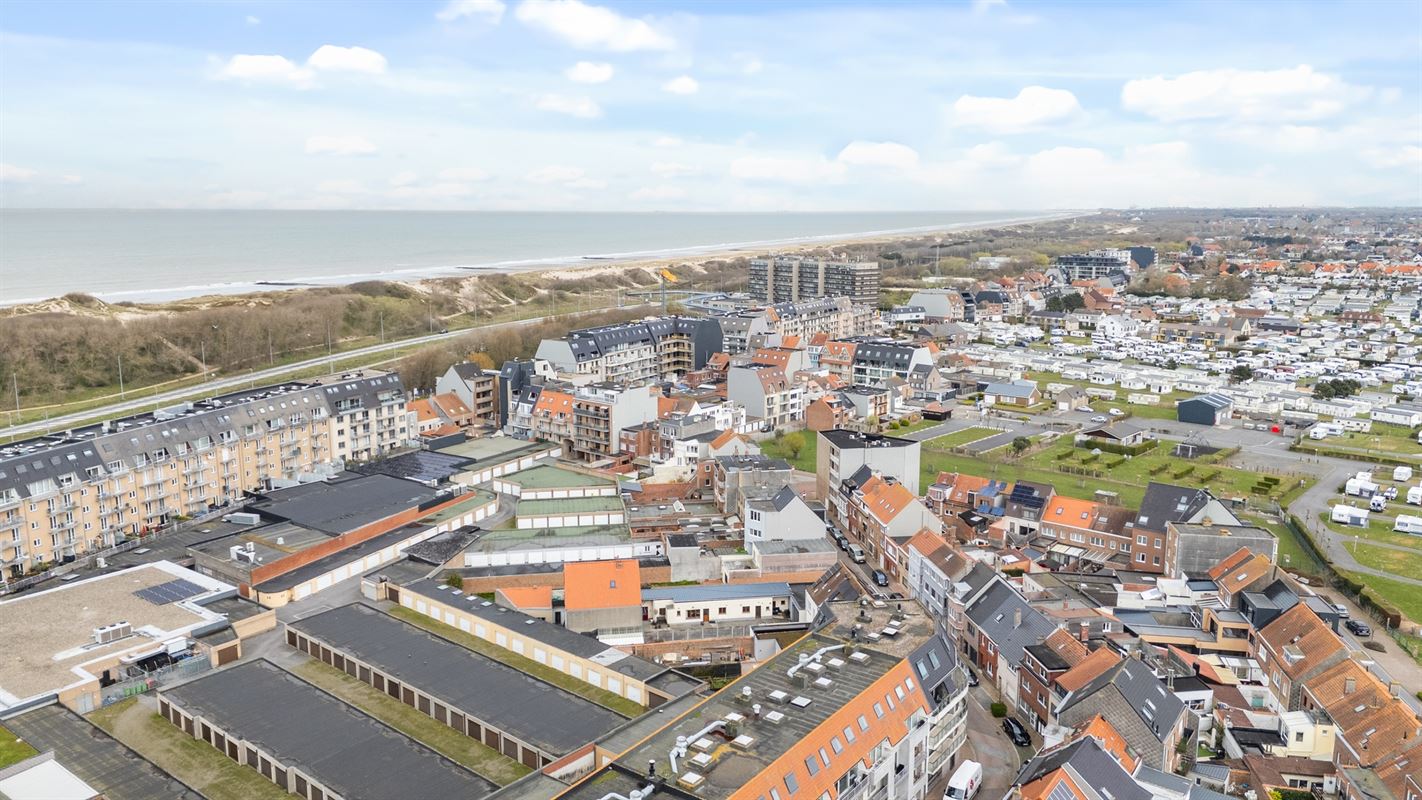 Instapklaar duplex appartement met terras aan zee!
