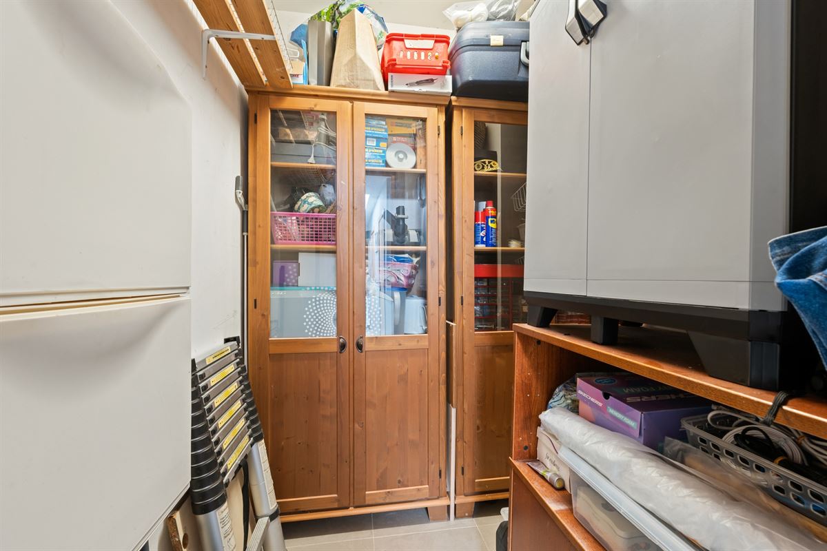 Instapklaar duplexappartement met zonneterras op toplocatie in Bredene