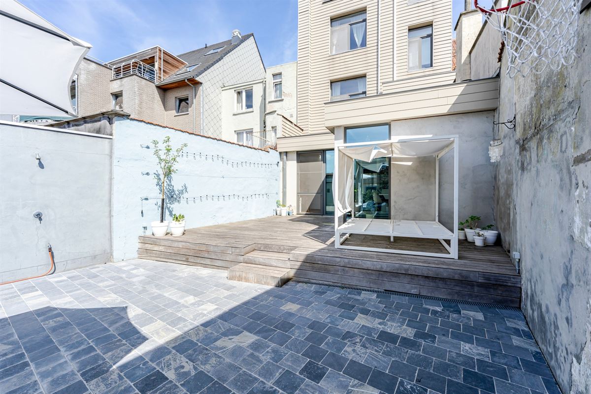Statige herenwoning met karakter, ruimte en moderne luxe op toplocatie in Oostende