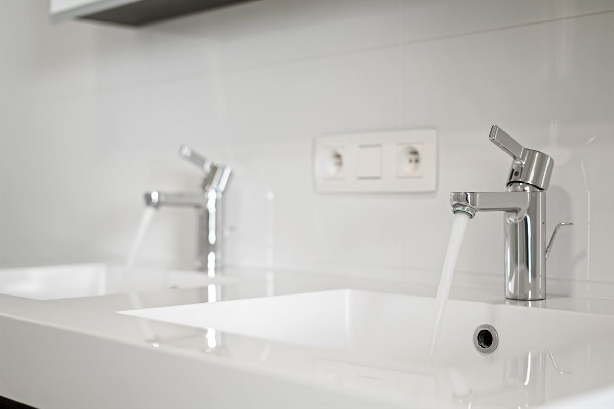 LICHTRIJK APPARTEMENT MET TWEE TERRASSEN