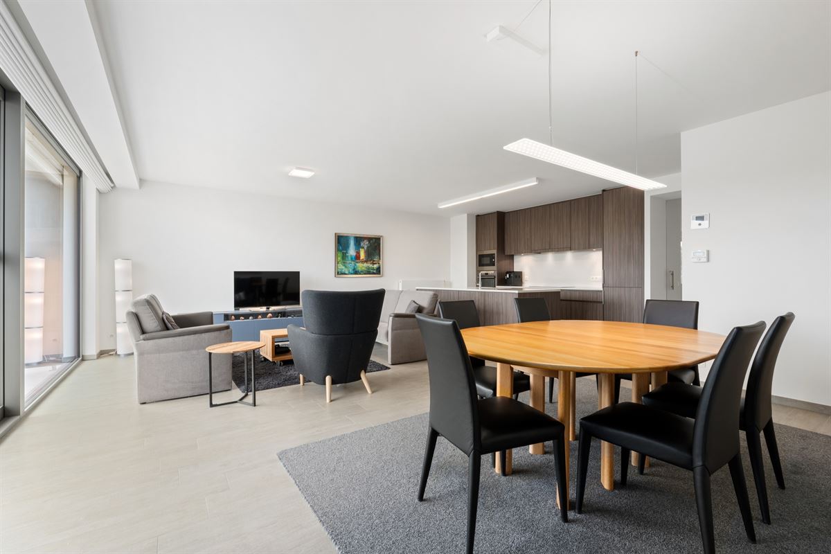 LICHTRIJK APPARTEMENT MET TWEE TERRASSEN