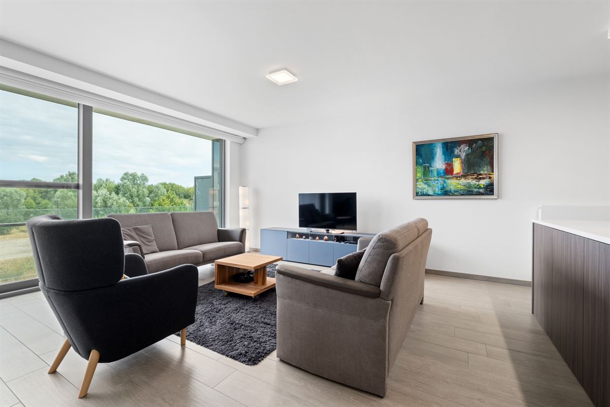 LICHTRIJK APPARTEMENT MET TWEE TERRASSEN