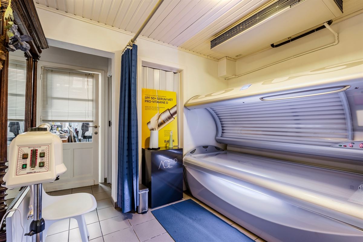 HANDELSHUIS MET WOONST IN HET HART VAN BREDENE-DUINEN