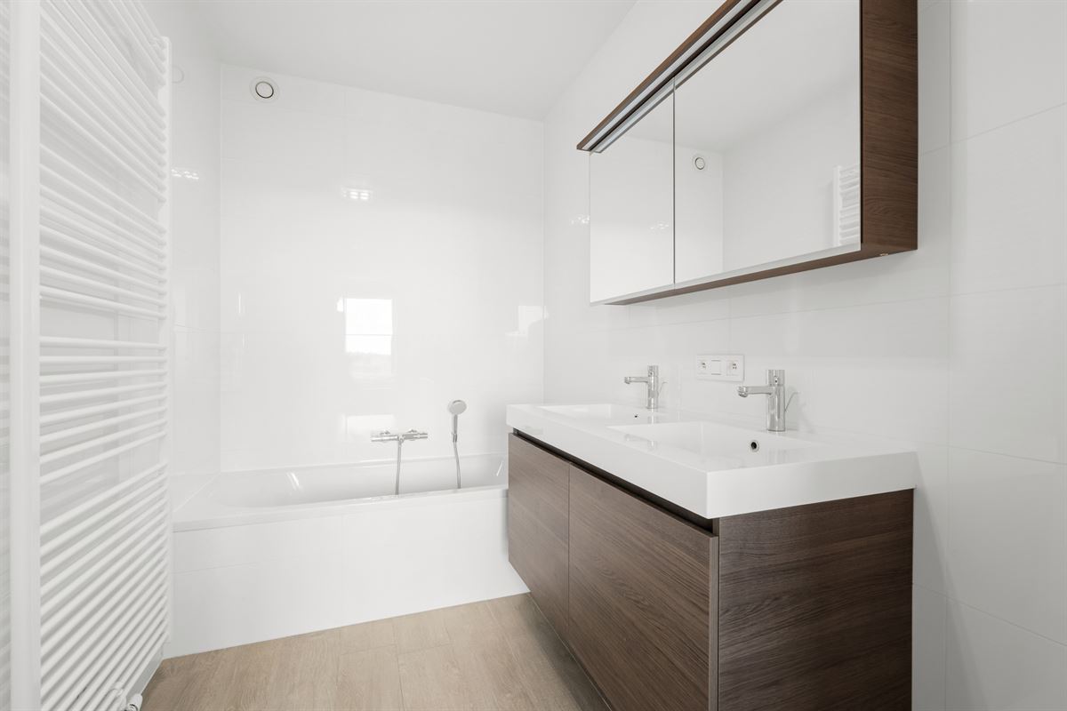 LICHTRIJK APPARTEMENT MET TWEE TERRASSEN