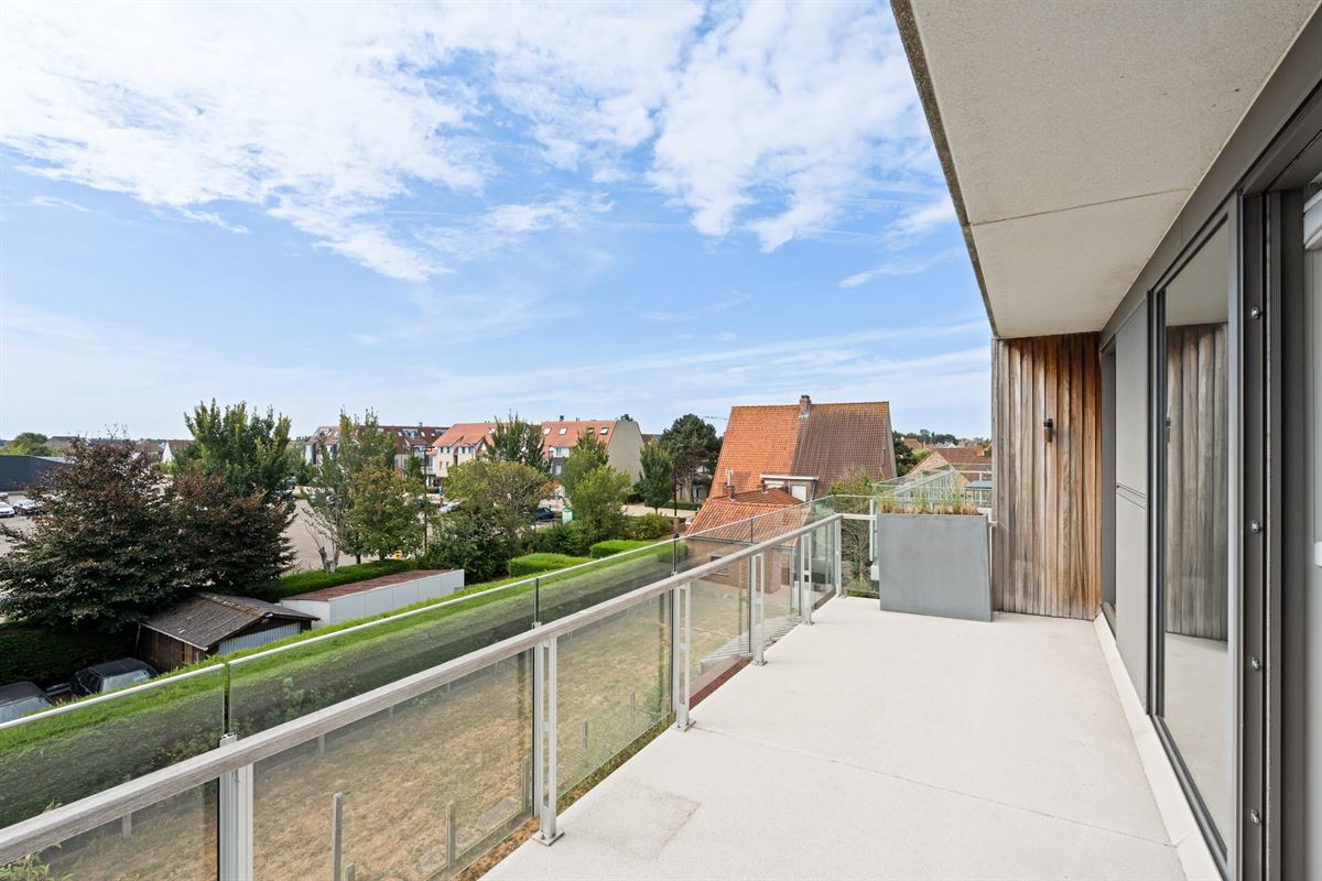 LICHTRIJK APPARTEMENT MET TWEE TERRASSEN