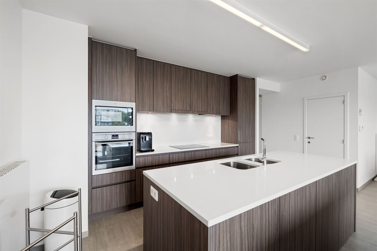 LICHTRIJK APPARTEMENT MET TWEE TERRASSEN