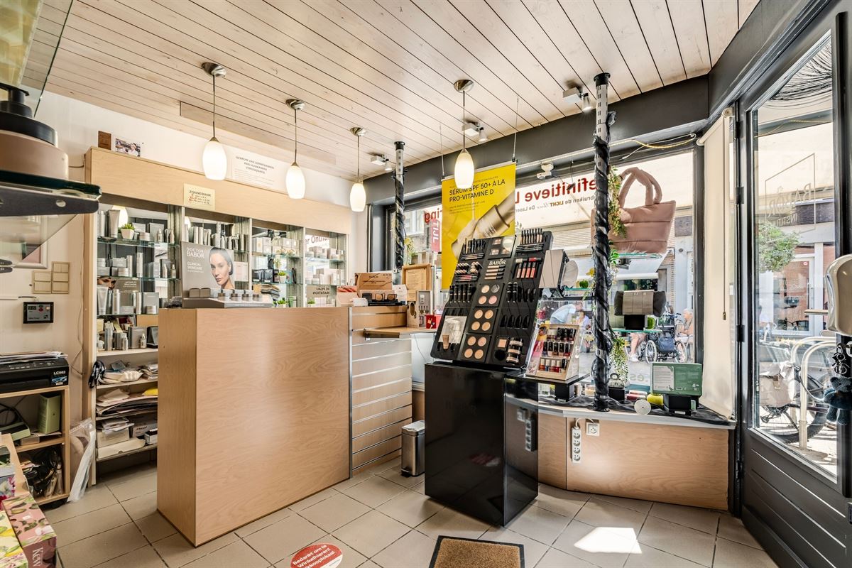 HANDELSHUIS MET WOONST IN HET HART VAN BREDENE-DUINEN